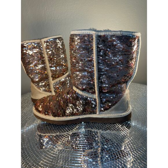 Gold Sequin Ugg Size 6 - Picture 16 of 16